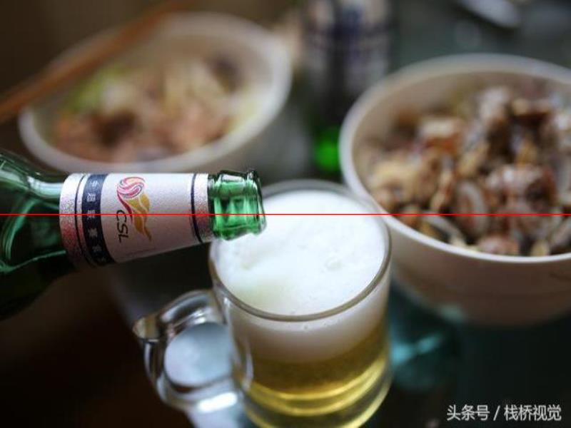 3塊錢的嶗山啤酒青島老百姓喜歡喝，配個(gè)辣蛤蜊拌八帶下酒爽歪歪