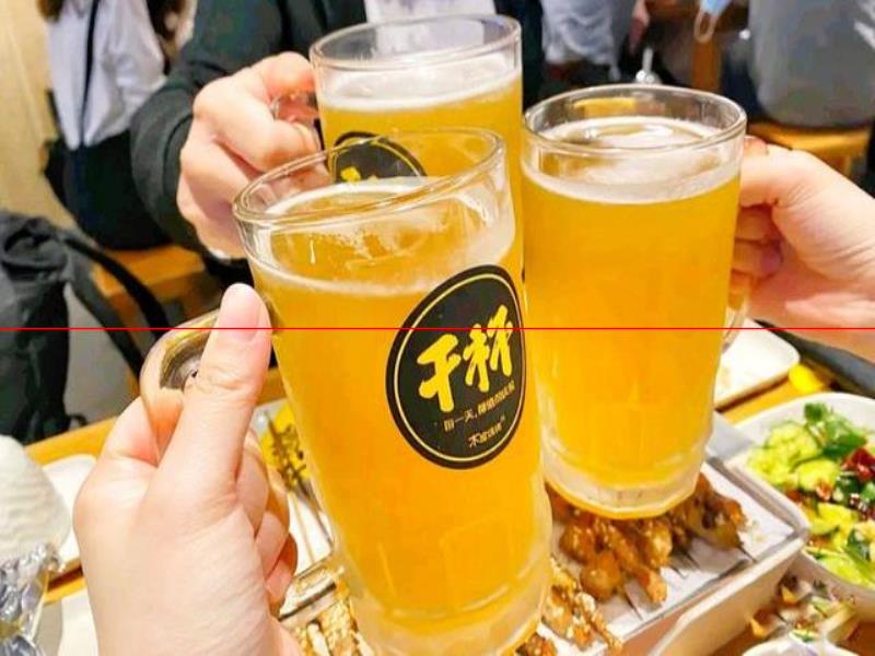 喝啤酒，別錯(cuò)過這5款國產(chǎn)啤酒，都是泡沫豐富不含大米的純糧酒